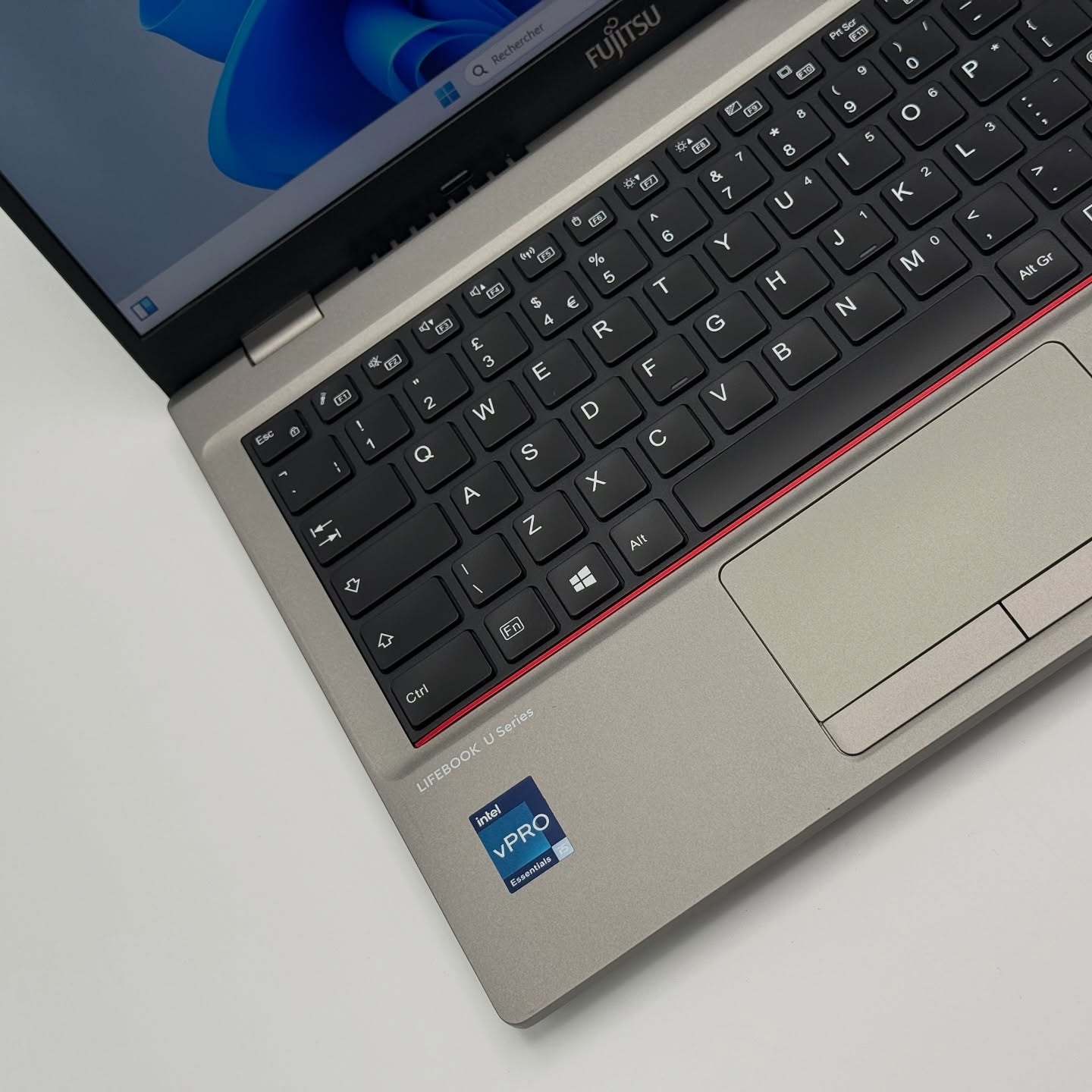 FUJITSU LifeBook 14 ( Produit d’Allemagne 🇩🇪) / 12th I5-1235U / 16Go DDR4 / 256SSD / 14” FHD – Image 8