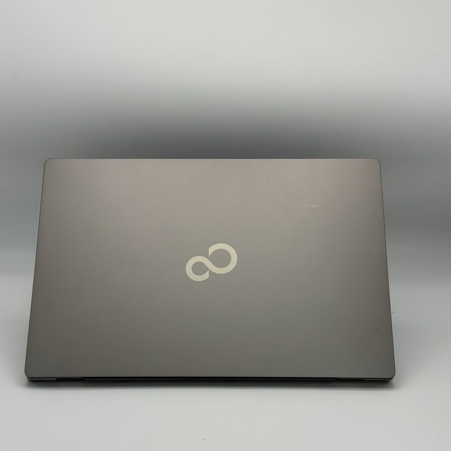 FUJITSU LifeBook 14 ( Produit d’Allemagne 🇩🇪) / 12th I5-1235U / 16Go DDR4 / 256SSD / 14” FHD – Image 5