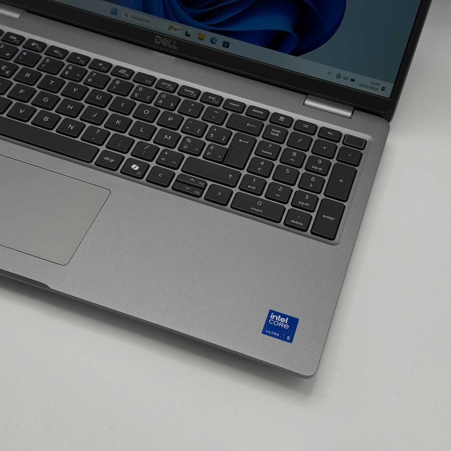 DELL LATITUDE 5550 / ULTRA 5 135U / 16Go DDR5 / 256SSD / 15.6” FHD – Image 9