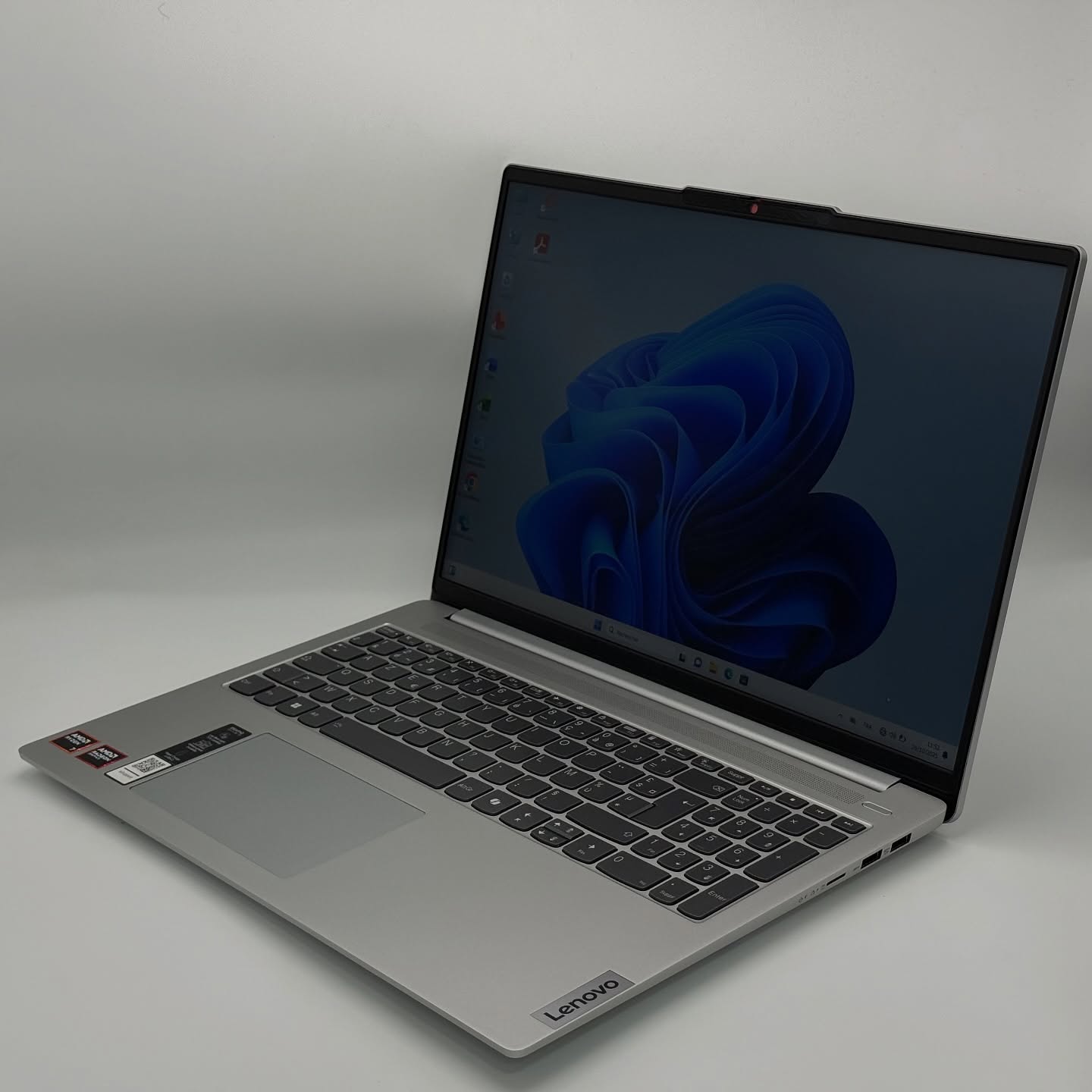 LENOVO IDEAPAD SLIM 5 / RYZEN 7 8840Hs / AMD RADEON 780M UP TO 8Go / 32Go DDR5 / 1To SSD / 16” FHD+ – Image 2