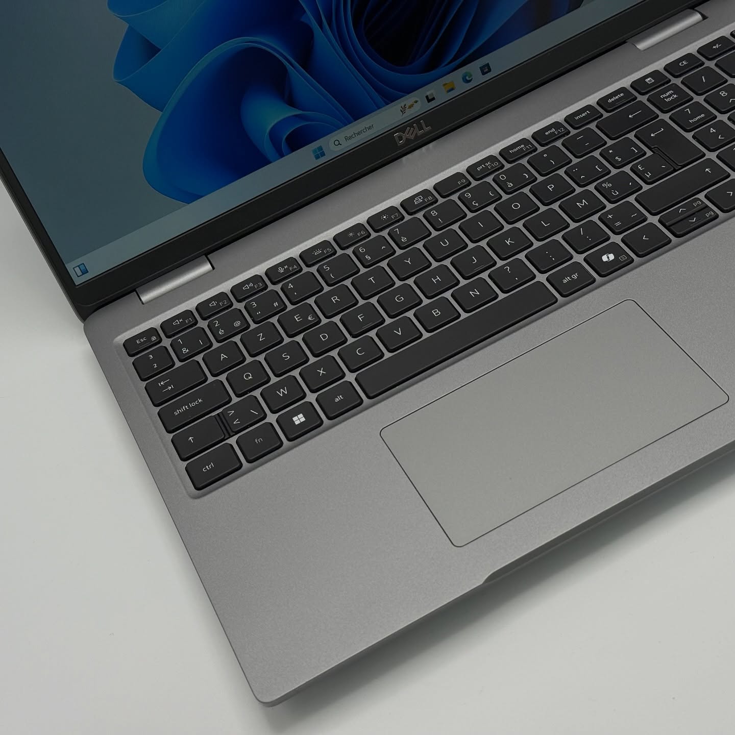 DELL LATITUDE 5550 / ULTRA 5 135U / 16Go DDR5 / 256SSD / 15.6” FHD – Image 8