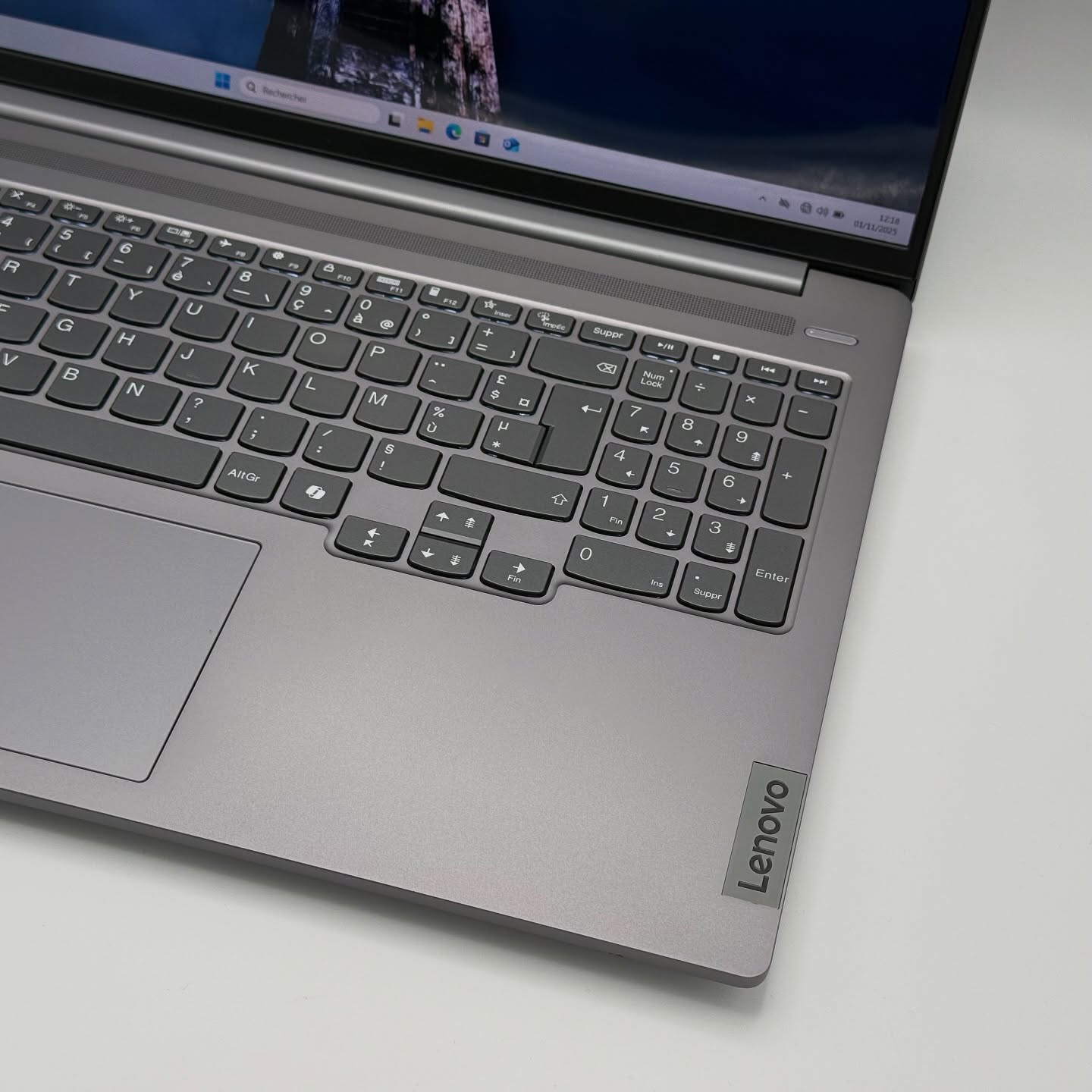 LENOVO IDEAPAD PRO 5 OLED / NVIDIA RTX 4050 / RYZEN 7 8840Hs / AMD RADEON 780M / 16Go DDR5 / 512Go SSD / 16” 2K OLED – Image 9