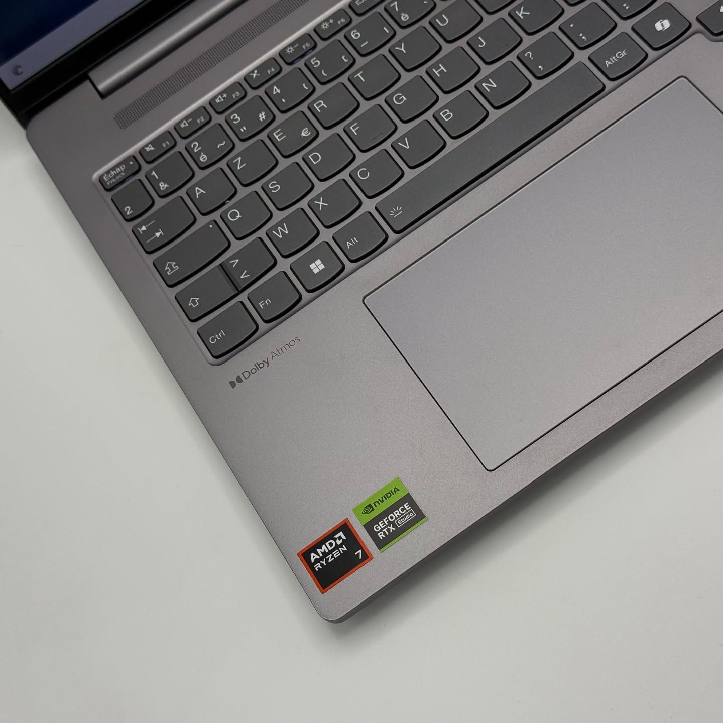 LENOVO IDEAPAD PRO 5 OLED / NVIDIA RTX 4050 / RYZEN 7 8840Hs / AMD RADEON 780M / 16Go DDR5 / 512Go SSD / 16” 2K OLED – Image 8