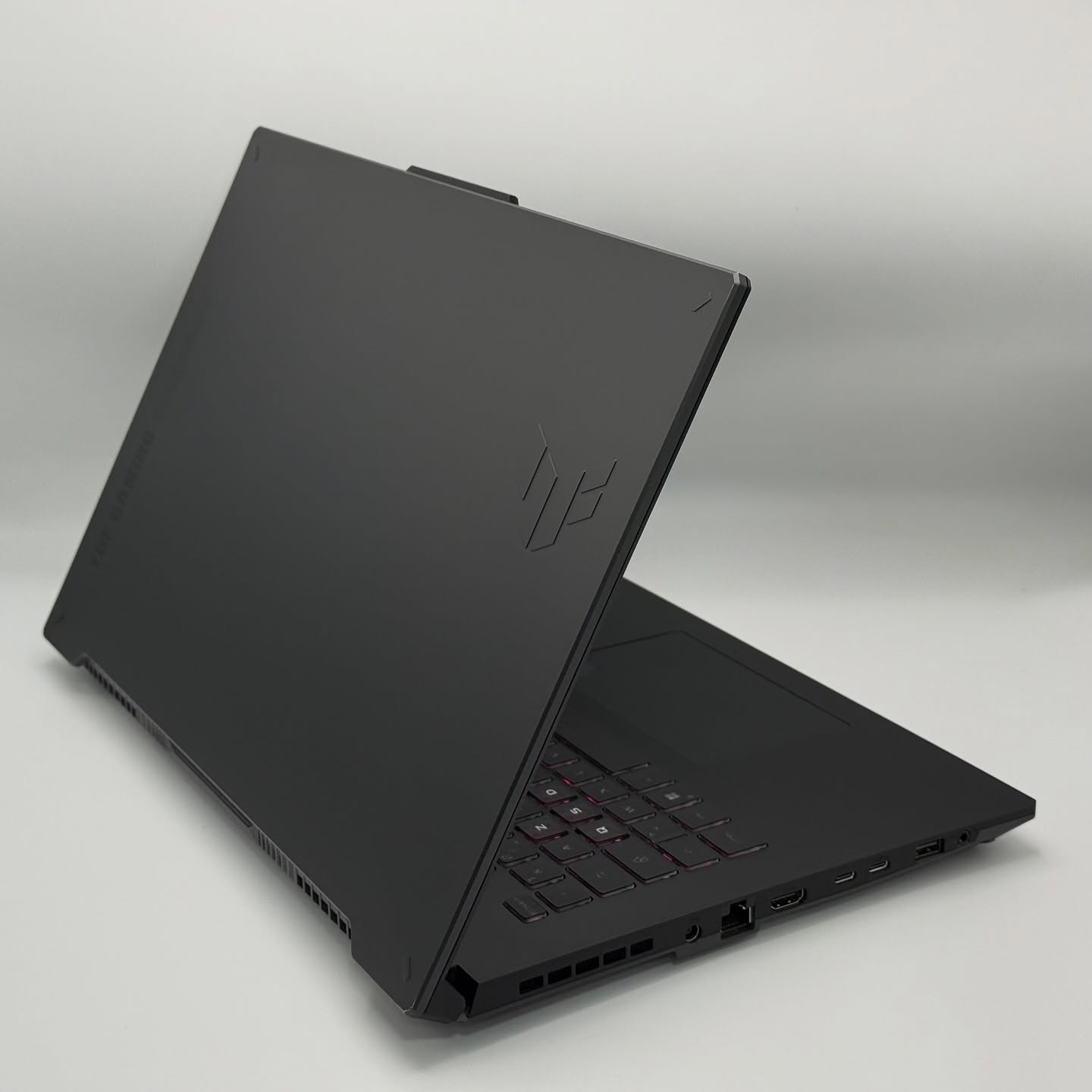 ASUS TUF A17 / RYZEN 7 7735Hs / NVIDIA RTX 4060 8Go / 32Go DDR5 / 1To SSD / 17.3” FHD – Image 6