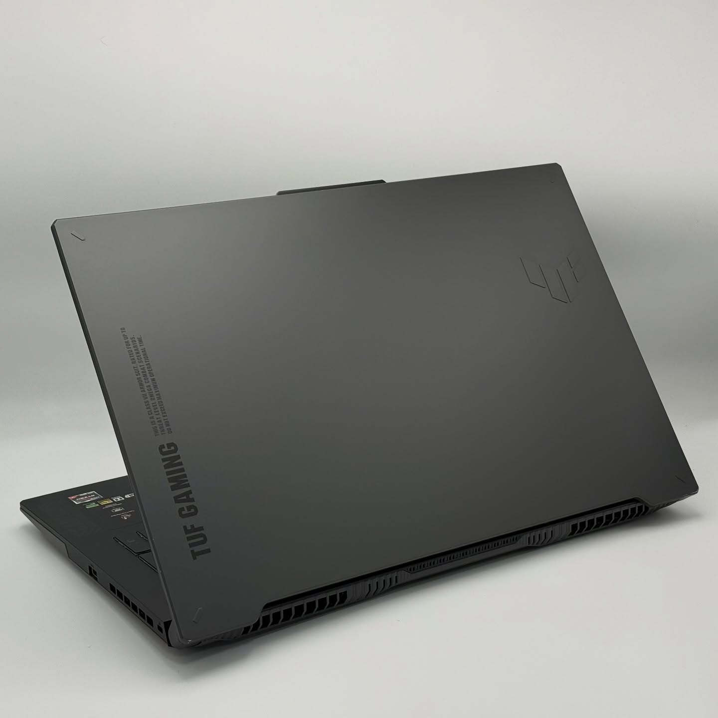 ASUS TUF A17 / RYZEN 7 7735Hs / NVIDIA RTX 4060 8Go / 32Go DDR5 / 1To SSD / 17.3” FHD – Image 4