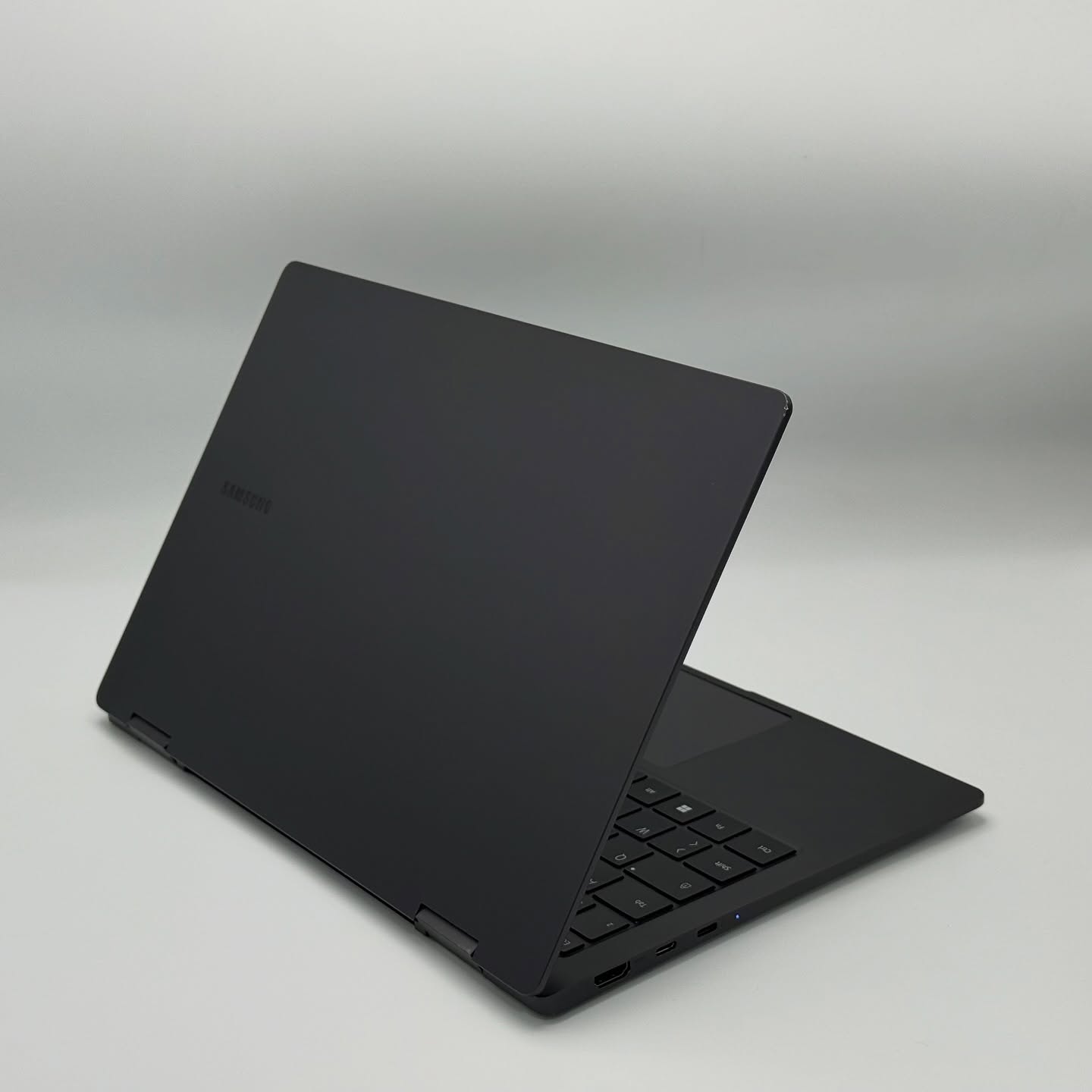 SAMSUNG GALAXYBOOK 3 x360 AMOLED / 13th I5-1340P / 16Go DDR5 / 512SSD / 13.3” FHD Tactile – Image 8