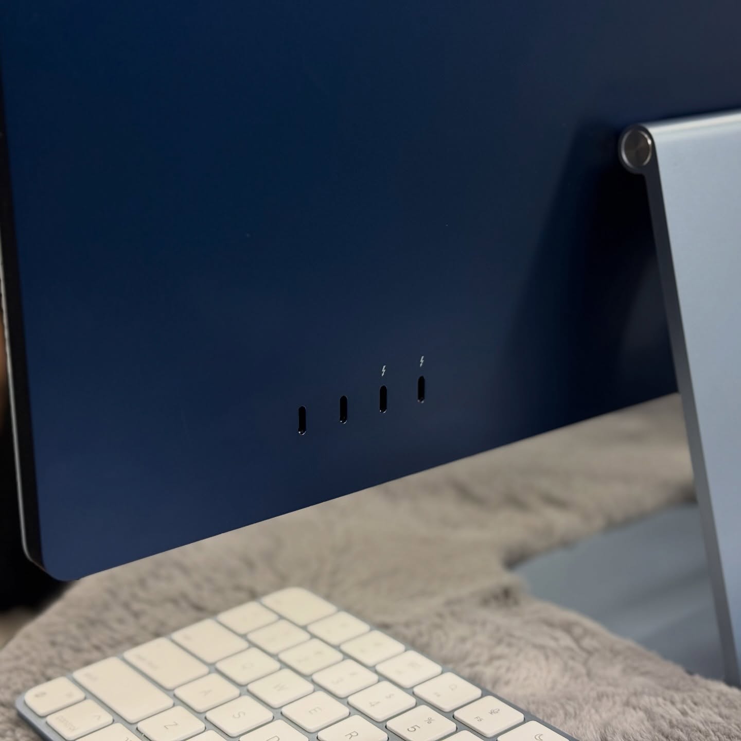 APPLE IMAC 2023 / M3 / 8GO / 256Go SSD / 24” 4.5k / GPU M3 / AVEC SOURIS - CLAVIER – Image 3