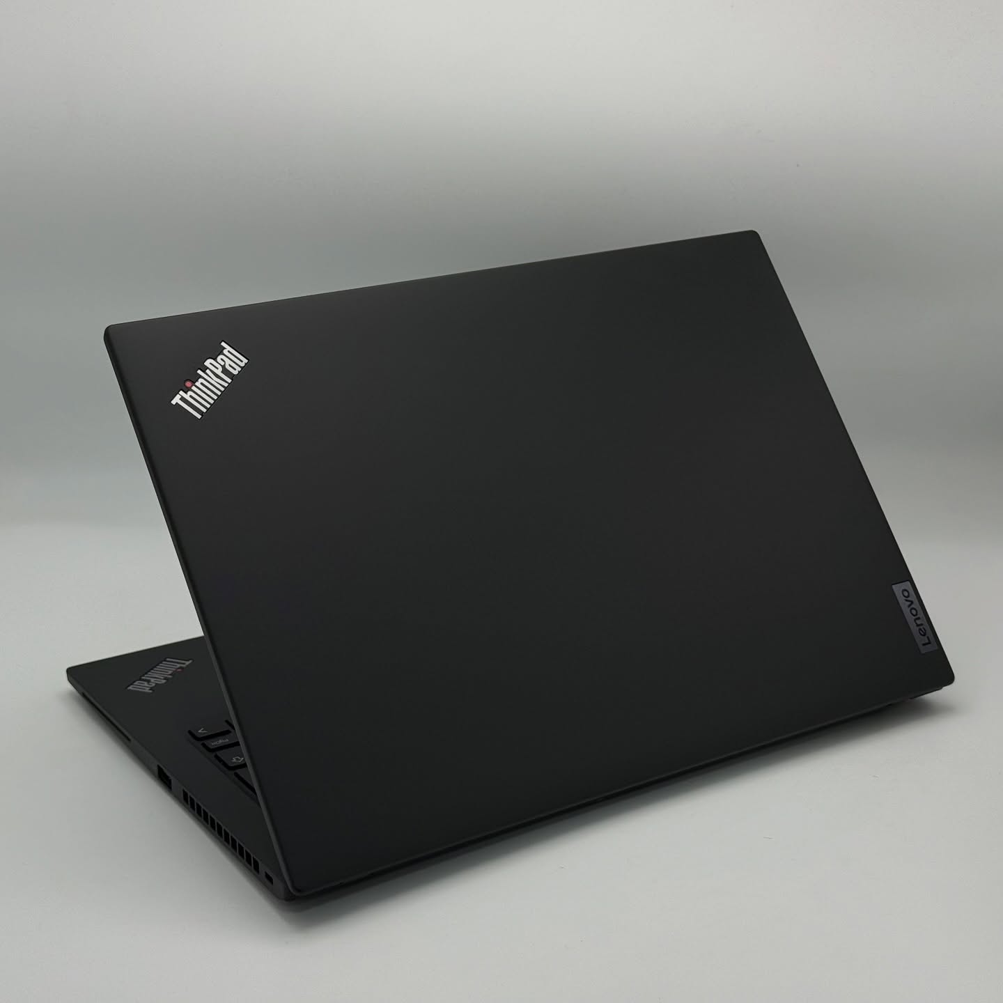 LENOVO THINKPAD T14s / AMD RYZEN 7 Pro 6850U / 32Go DDR5 / 512SSD / 14” FHD+ – Image 4