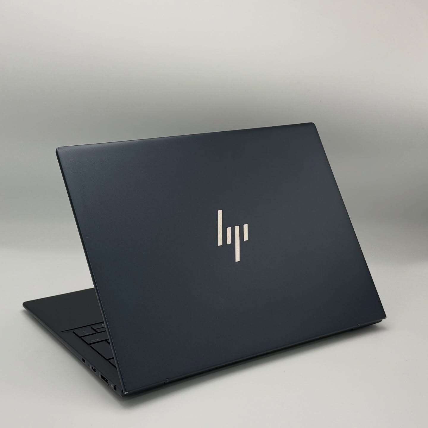 HP DRAGONFLY 13.5” G4 Tactile / 13th I7-1355U / 32Go DDR5 / 512SSD / 13.5” FHD+ – Image 4