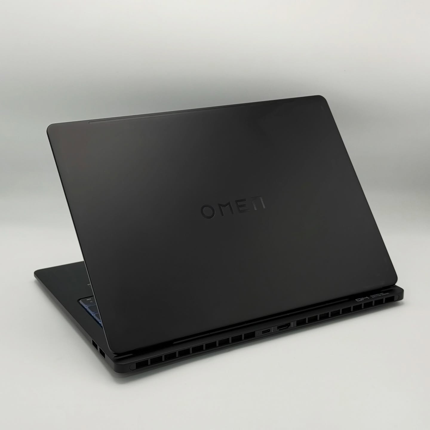 HP OMEN TRANSCEND O14 / ULTRA 9 185H / NVIDIA RTX 4070 8Go / 32Go DDR5 / 1TO SSD / 14” OLED 3k 120Hz – Image 4