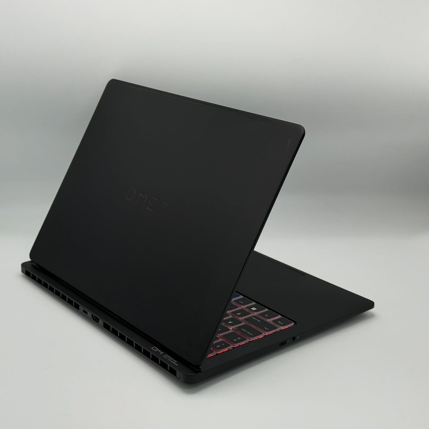 HP OMEN TRANSCEND O14 / ULTRA 9 185H / NVIDIA RTX 4070 8Go / 32Go DDR5 / 1TO SSD / 14” OLED 3k 120Hz – Image 5