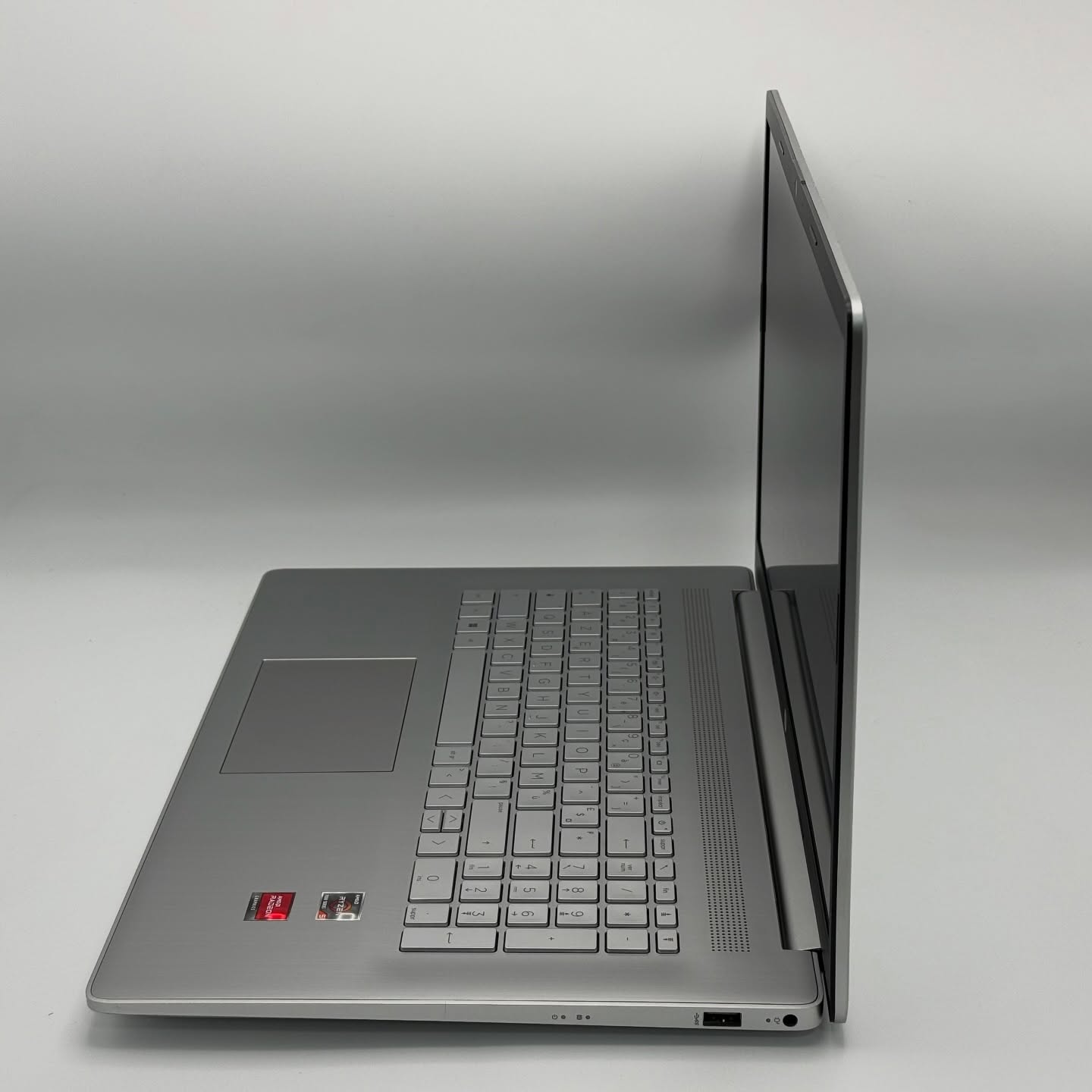 HP LAPTOP 17 / RYZEN 5 7520U / 16Go DDR5 / 512SSD / 17.3” FHD – Image 3