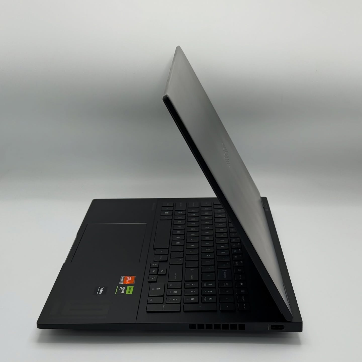 HP OMEN 16 / RYZEN 7 7840H / 16Go DDR5 / 512SSD / NVIDIA RTX 4060 8Go / 16” FHD 165Hz – Image 3