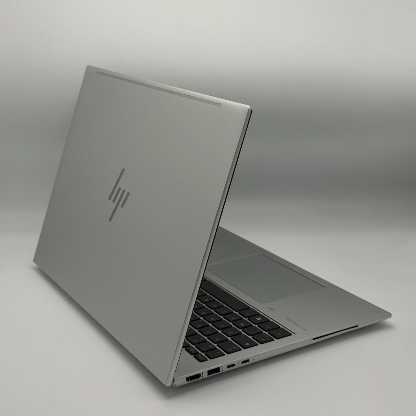 HP ELITEBOOK 860 G9 / 12th I5-1235U / 8Go DDR5 / 256SSD / 16” FHD+ – Image 6