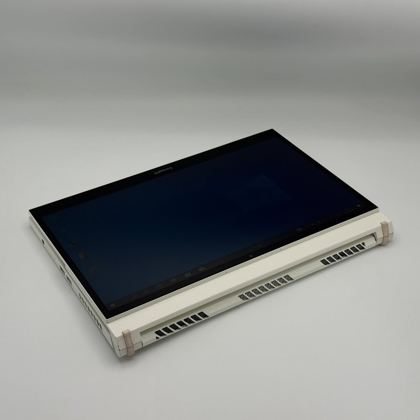 Acer Concept CC14-72P – i7-10750H / 16 Go DDR4 / 512 Go SSD NVMe / Quadro T1000 4 Go + Intel UHD + écran tactile 14” Avec Stylet – Image 8