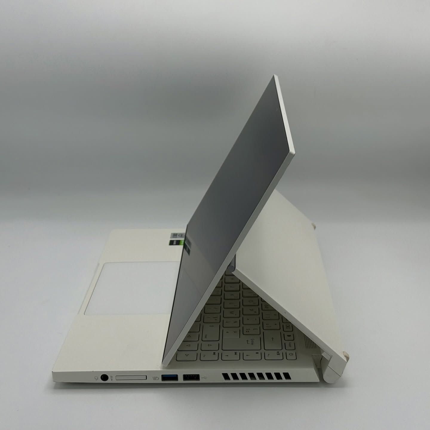 Acer Concept CC14-72P – i7-10750H / 16 Go DDR4 / 512 Go SSD NVMe / Quadro T1000 4 Go + Intel UHD + écran tactile 14” Avec Stylet – Image 5