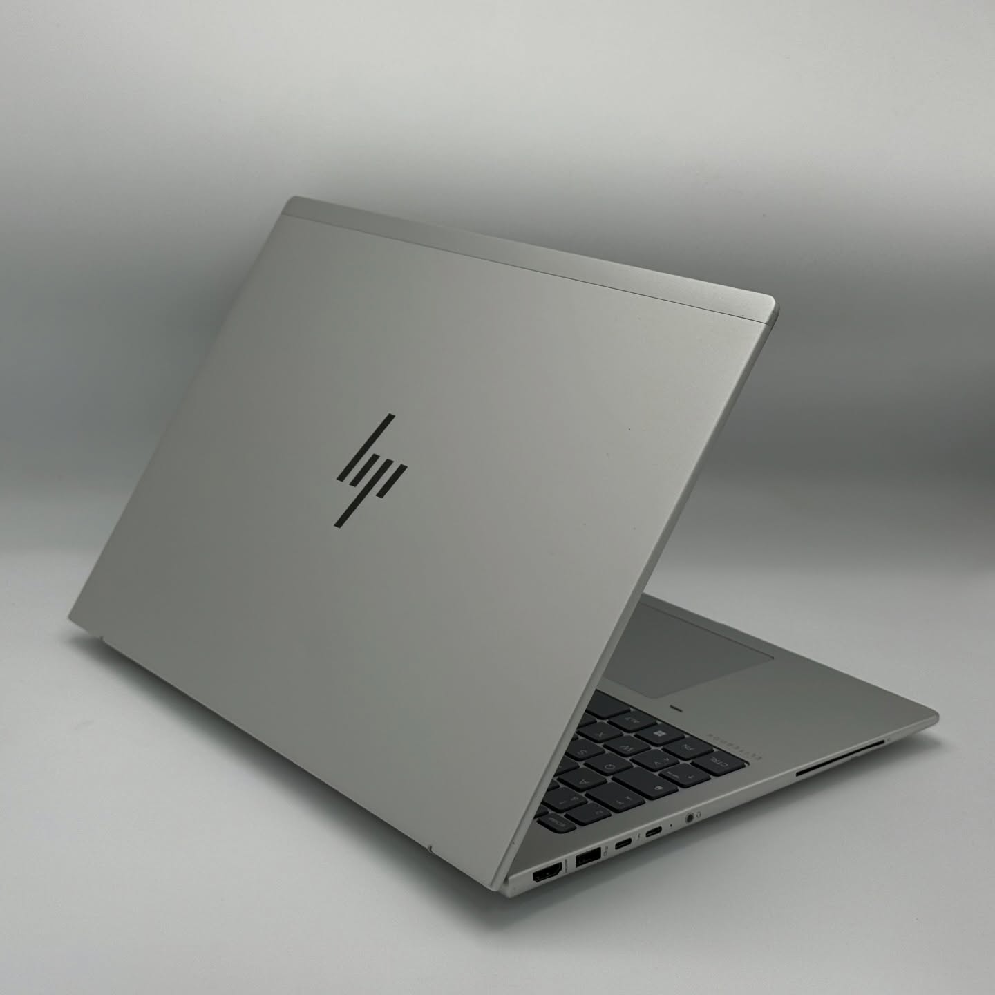 HP EliteBook 660 G11 – Tactile – Ultra 5 135U / 32 Go DDR5 / 512 Go SSD NVMe / 16″ FHD+ Touch – Image 6