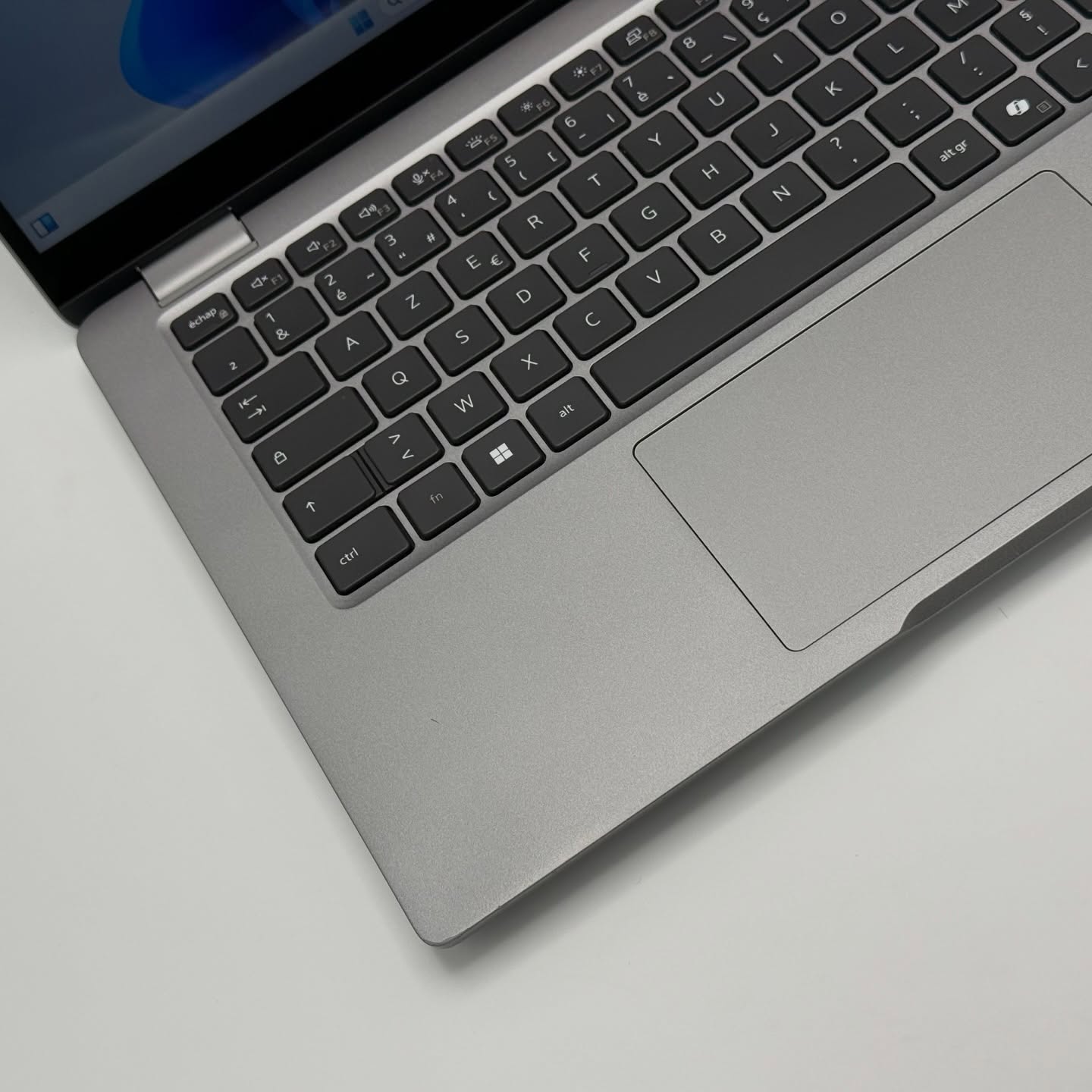 Dell Latitude 5350 x360 – i7-1365U / 32Go DDR5 / 512Go SSD / 13.3″ FHD Tactile – Image 7