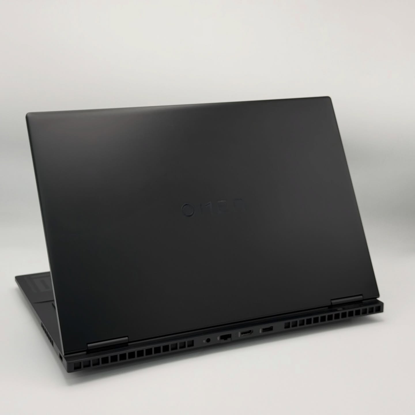 HP OMEN 16 / RYZEN 7 7840H / 16Go DDR5 / 512SSD / NVIDIA RTX 4060 8Go / 16” FHD 165Hz – Image 4