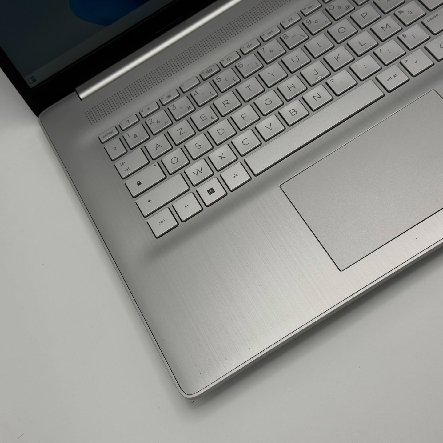 HP LAPTOP 17 / RYZEN 5 7520U / 16Go DDR5 / 512SSD / 17.3” FHD – Image 8