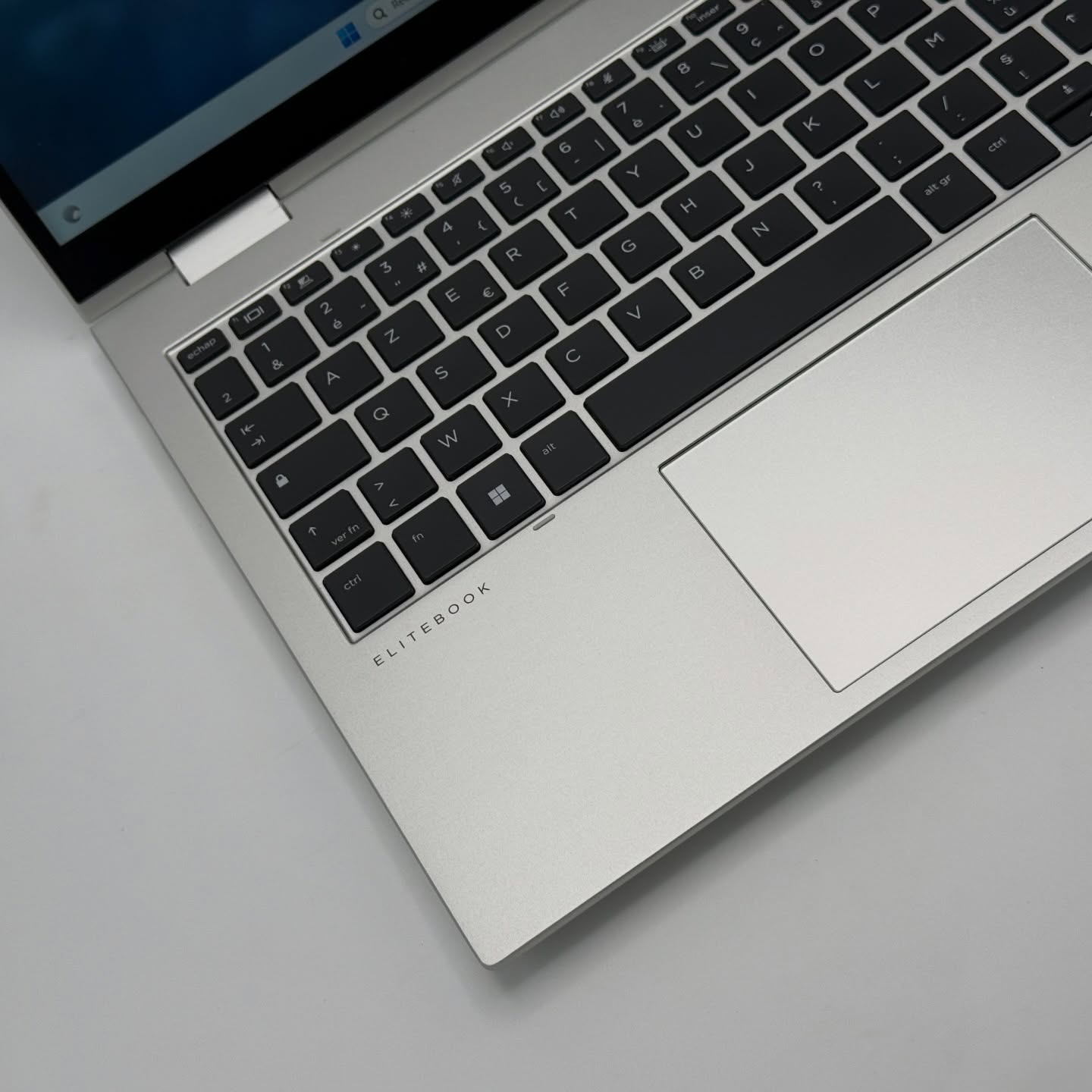 HP EliteBook 830 G10 x360 – i7-1365U / 32Go DDR5 / 512Go SSD / 13.3″ FHD+ Tactile – Image 9