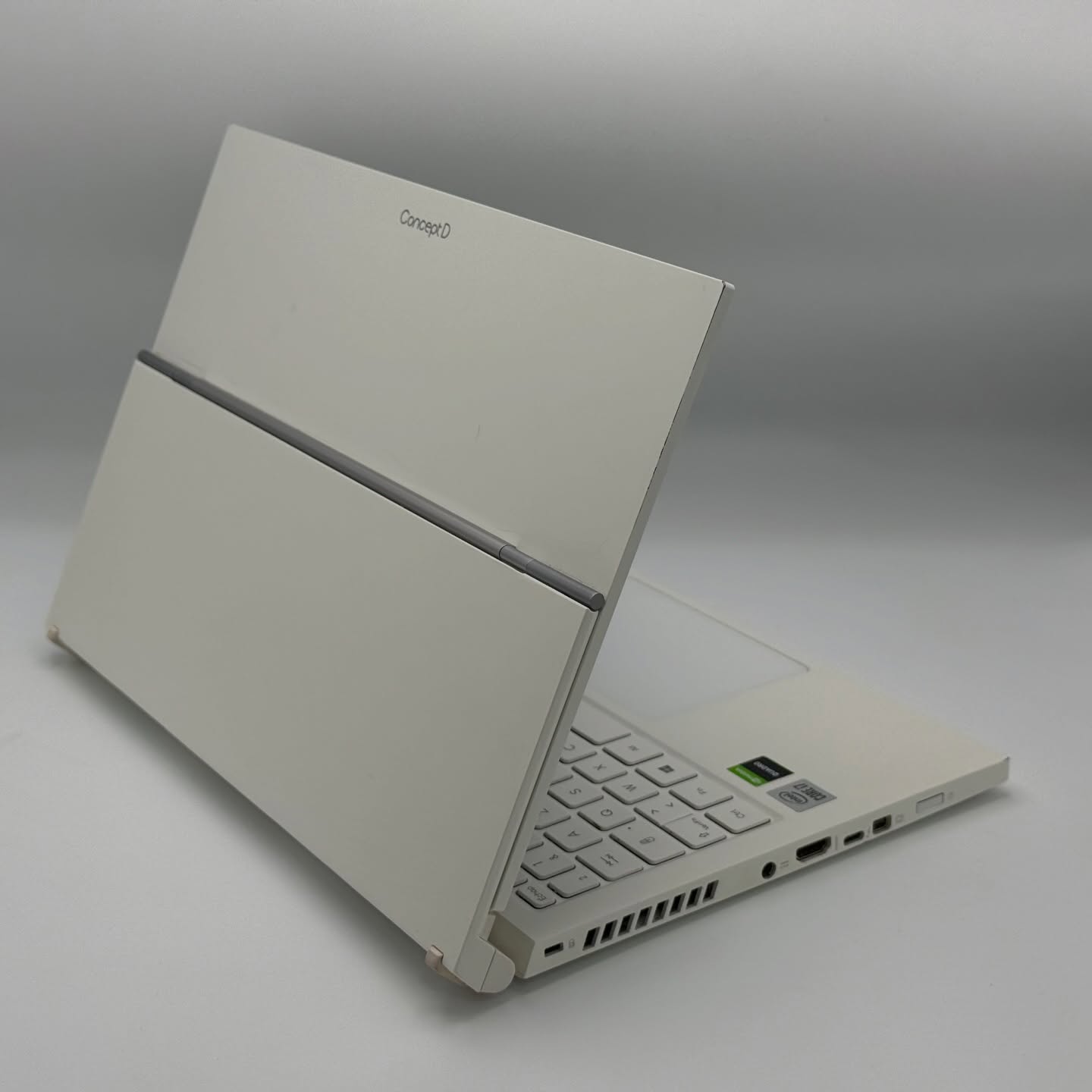 Acer Concept CC14-72P – i7-10750H / 16 Go DDR4 / 512 Go SSD NVMe / Quadro T1000 4 Go + Intel UHD + écran tactile 14” Avec Stylet – Image 6