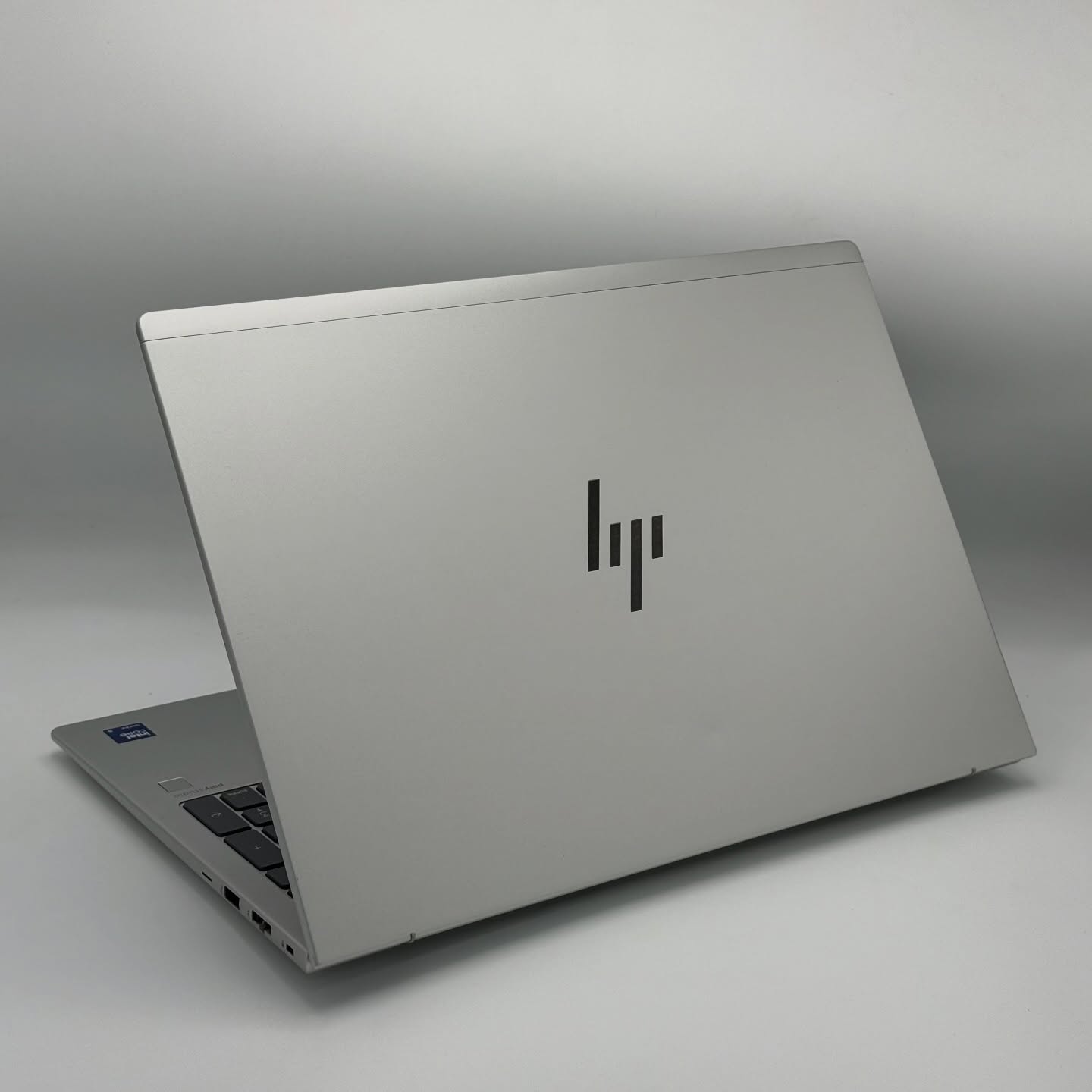 HP EliteBook 660 G11 – Tactile – Ultra 5 135U / 32 Go DDR5 / 512 Go SSD NVMe / 16″ FHD+ Touch – Image 4