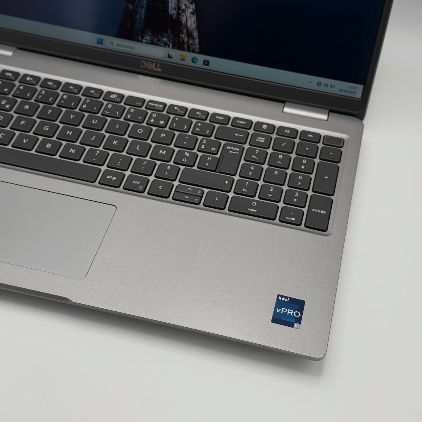 Dell Latitude 5540 – i5-1345U / 16Go DDR4 / 256Go SSD / 15.6″ FHD Tactile – Image 9