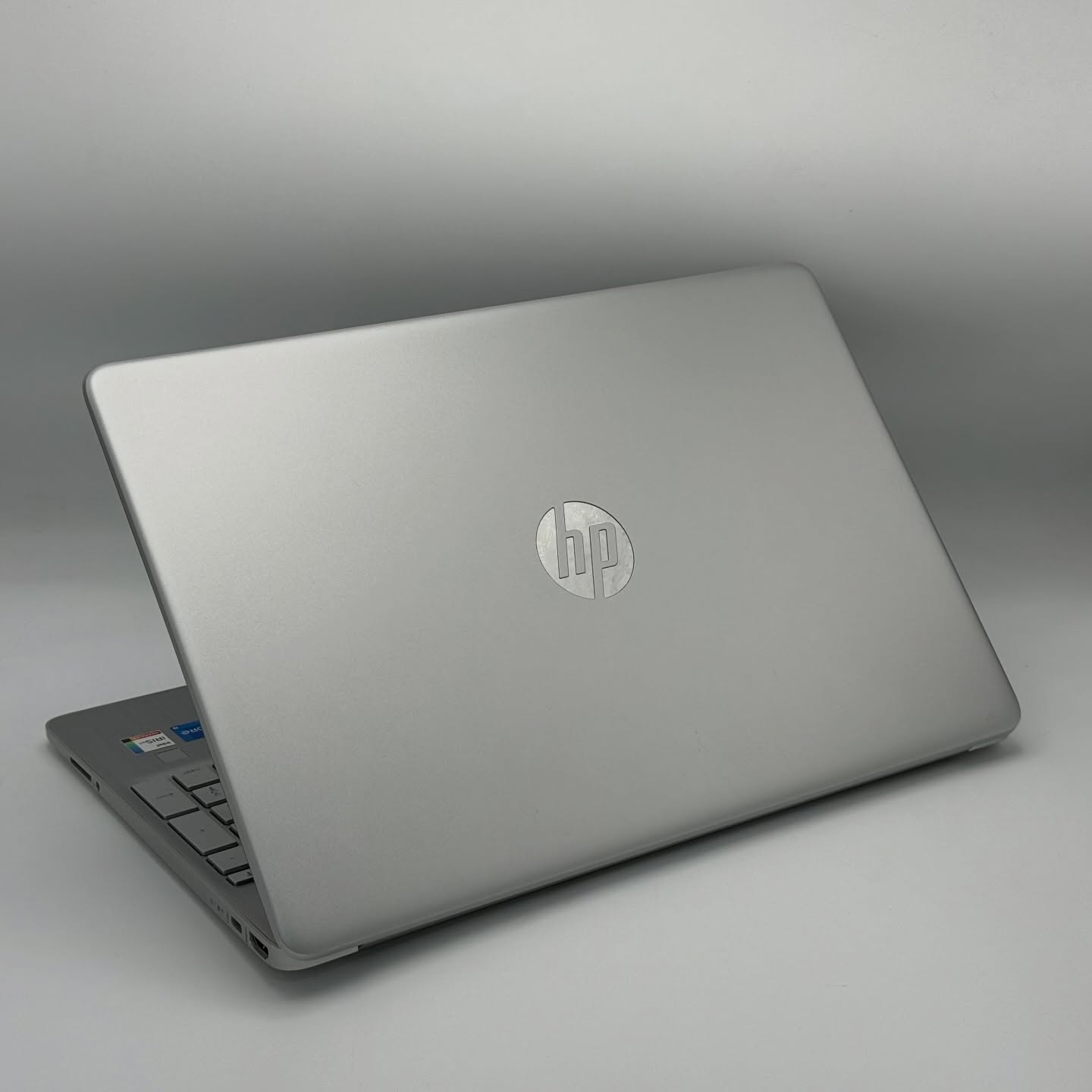 HP Laptop 15 – i5-1235U – Image 4