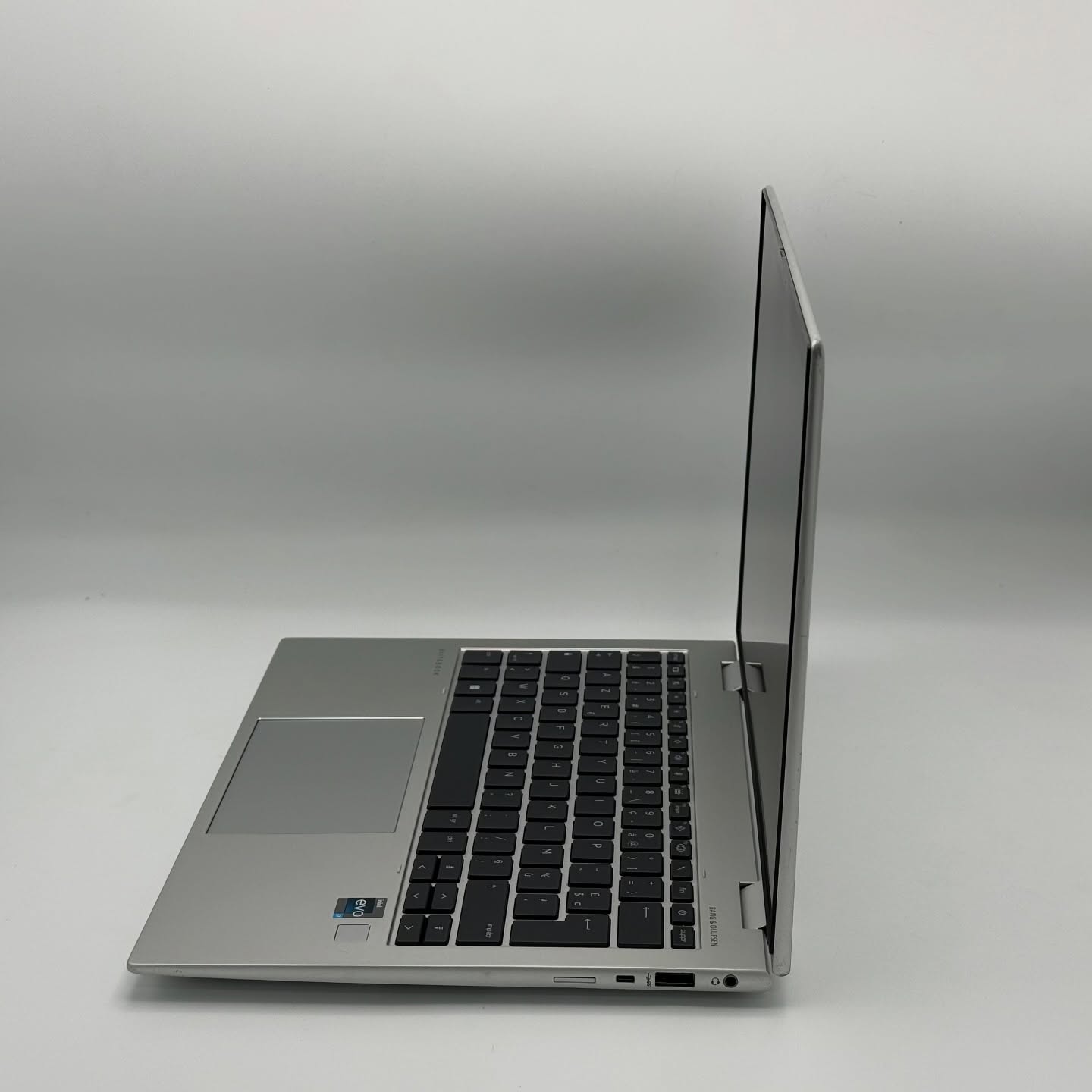HP EliteBook 830 G10 x360 – i7-1365U / 32Go DDR5 / 512Go SSD / 13.3″ FHD+ Tactile – Image 3
