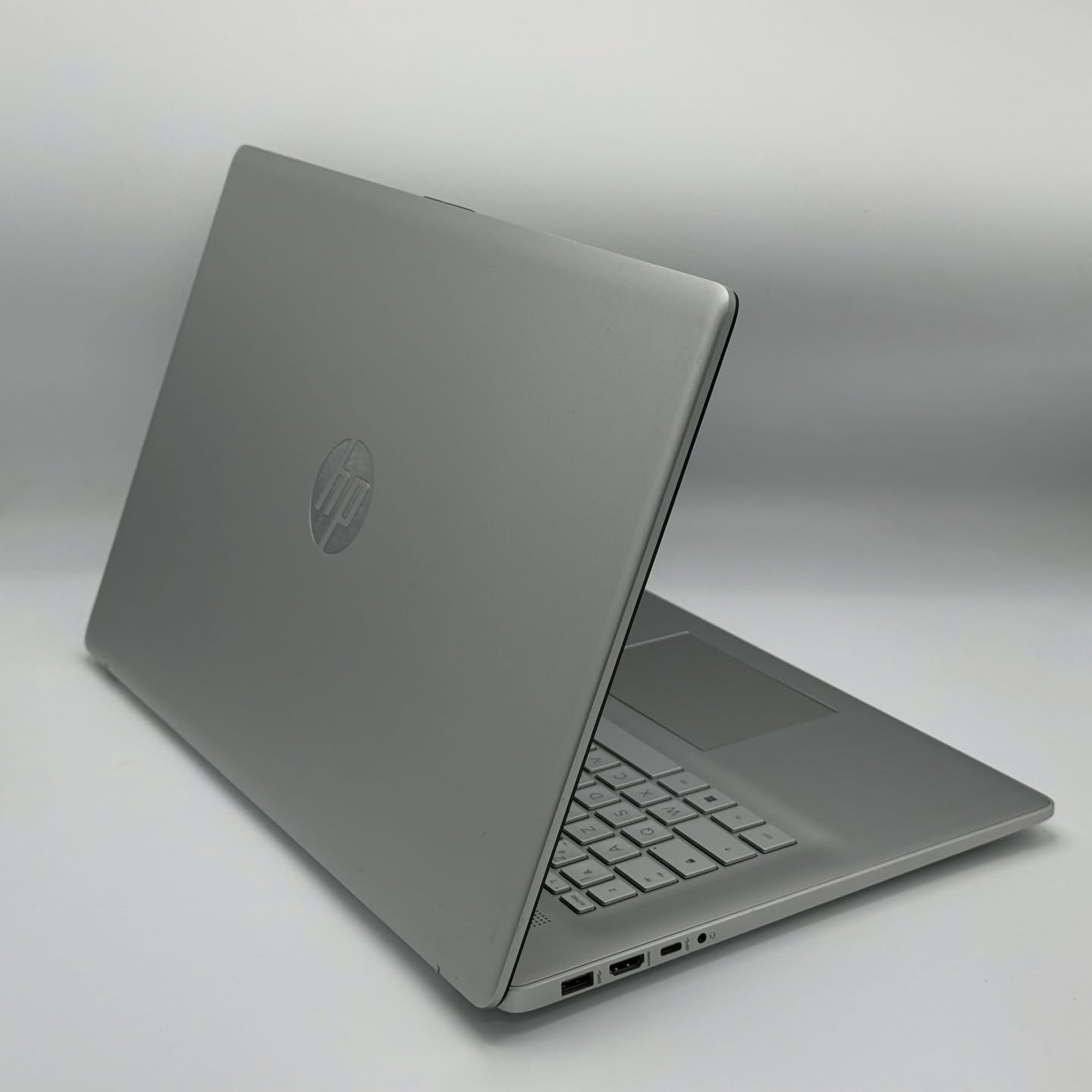 HP LAPTOP 17 / RYZEN 5 7520U / 16Go DDR5 / 512SSD / 17.3” FHD – Image 6