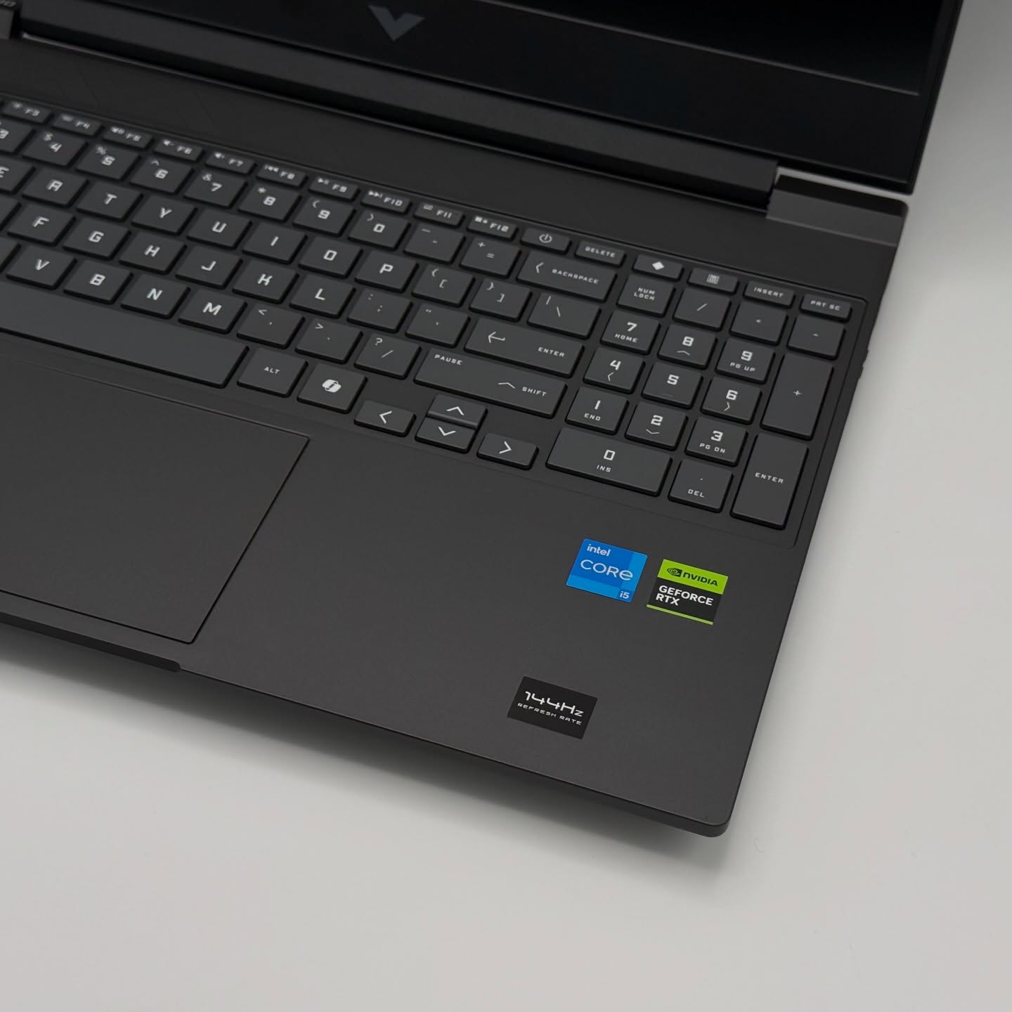 HP Victus 15 – i5-13420H / RTX 4050 / 16Go / 512Go / 15.6″ FHD 144Hz – Image 9