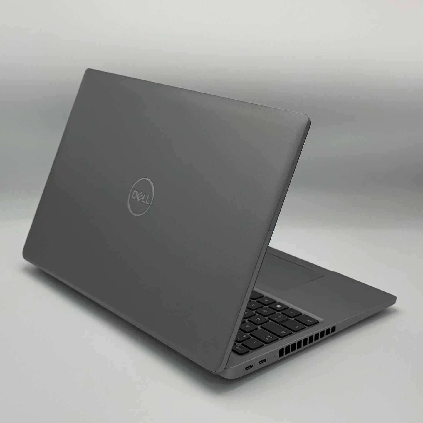 Dell Latitude 5540 – i5-1345U / 16Go DDR4 / 256Go SSD / 15.6″ FHD Tactile – Image 6