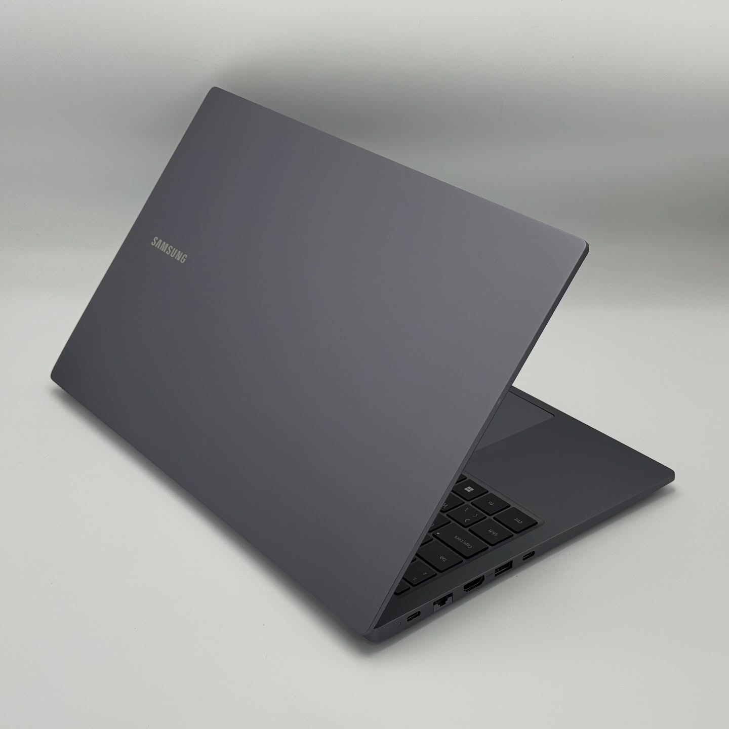 Samsung Galaxy Book 4 – i5-1335U / 8Go DDR4X / 512Go SSD / 15.6″ FHD – Image 6