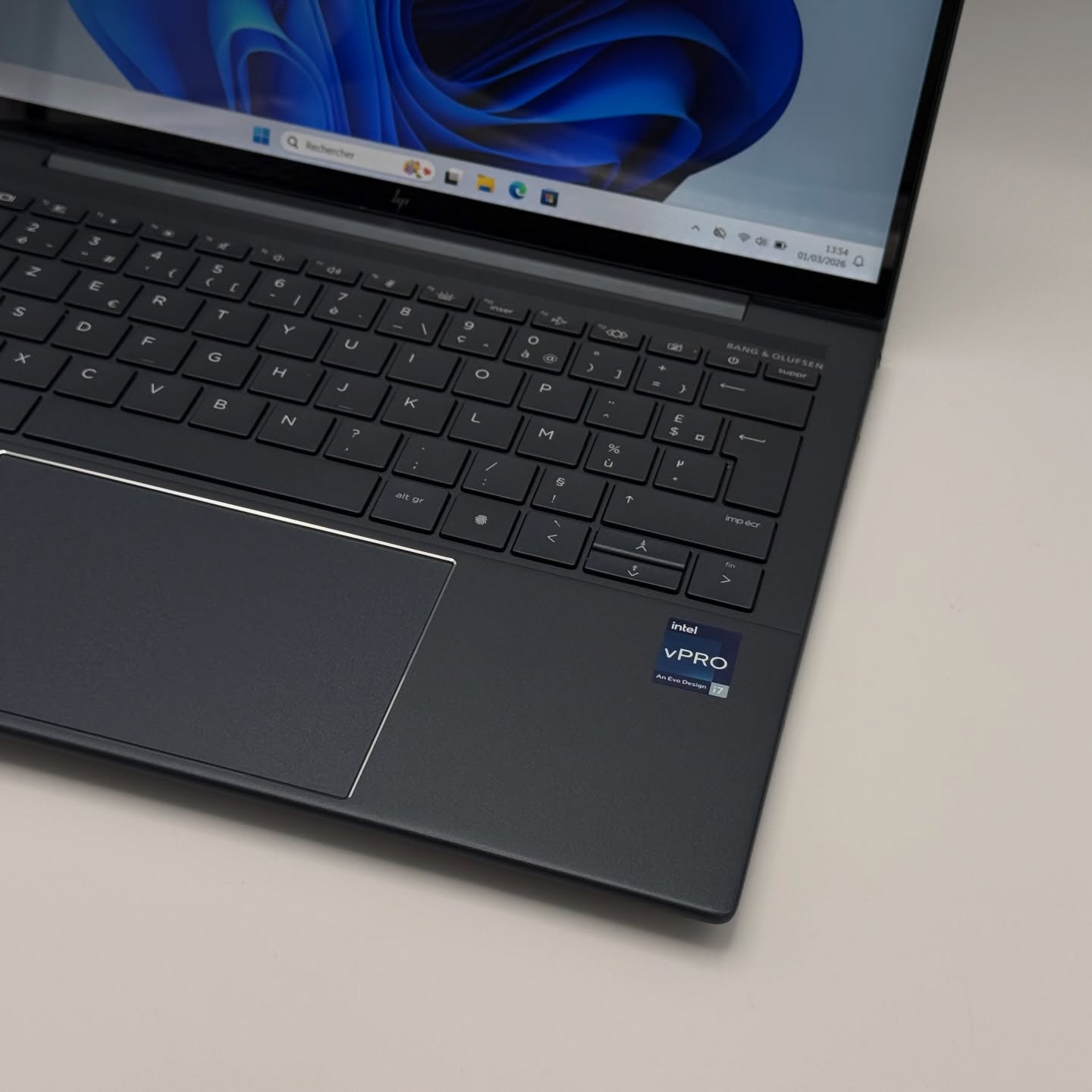 HP Elite Dragonfly G4 – i7-1365U / 32 Go / 512 Go SSD / 13.5″ Tactile – Image 9