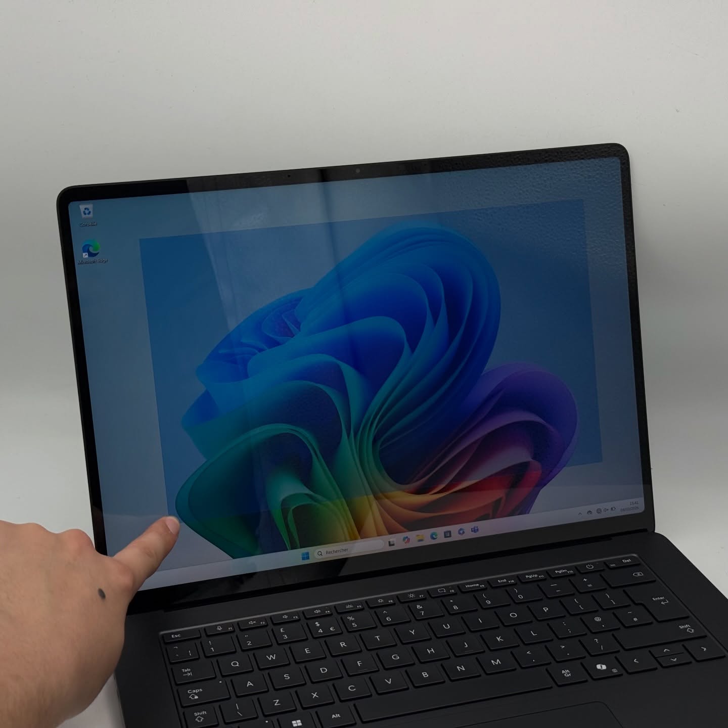 Surface Laptop 7th Edition – Snapdragon X Elite / 32 Go / 1 To SSD / 15″ OLED – Image 2