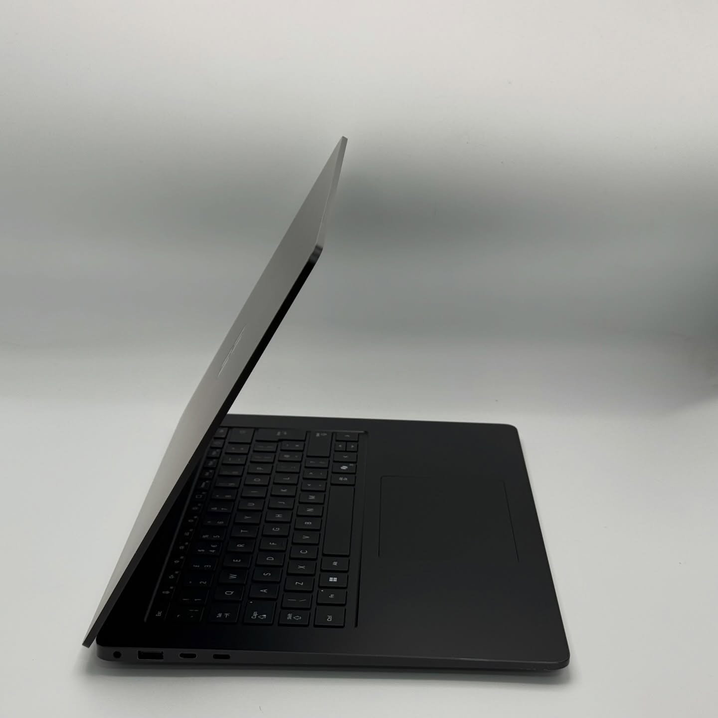 Surface Laptop 7th Edition – Snapdragon X Elite / 32 Go / 1 To SSD / 15″ OLED – Image 7