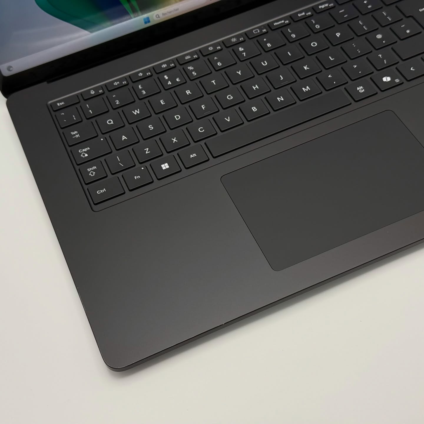 Surface Laptop 7th Edition – Snapdragon X Elite / 32 Go / 1 To SSD / 15″ OLED – Image 8